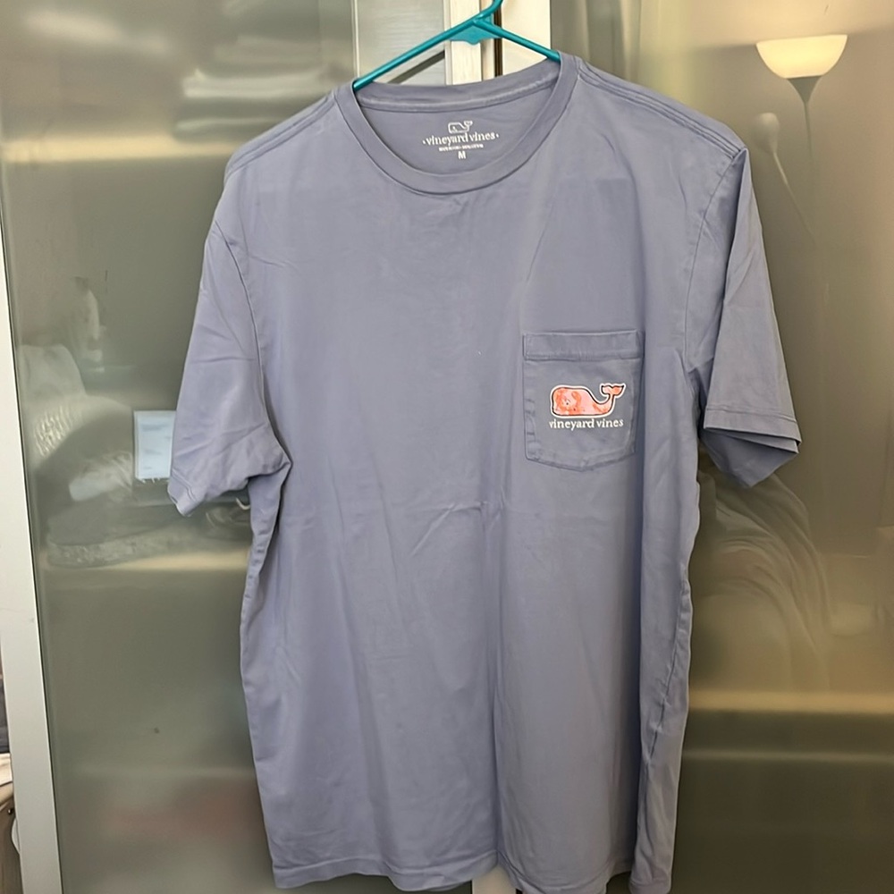 Men’s vineyard vines tee. Size medium